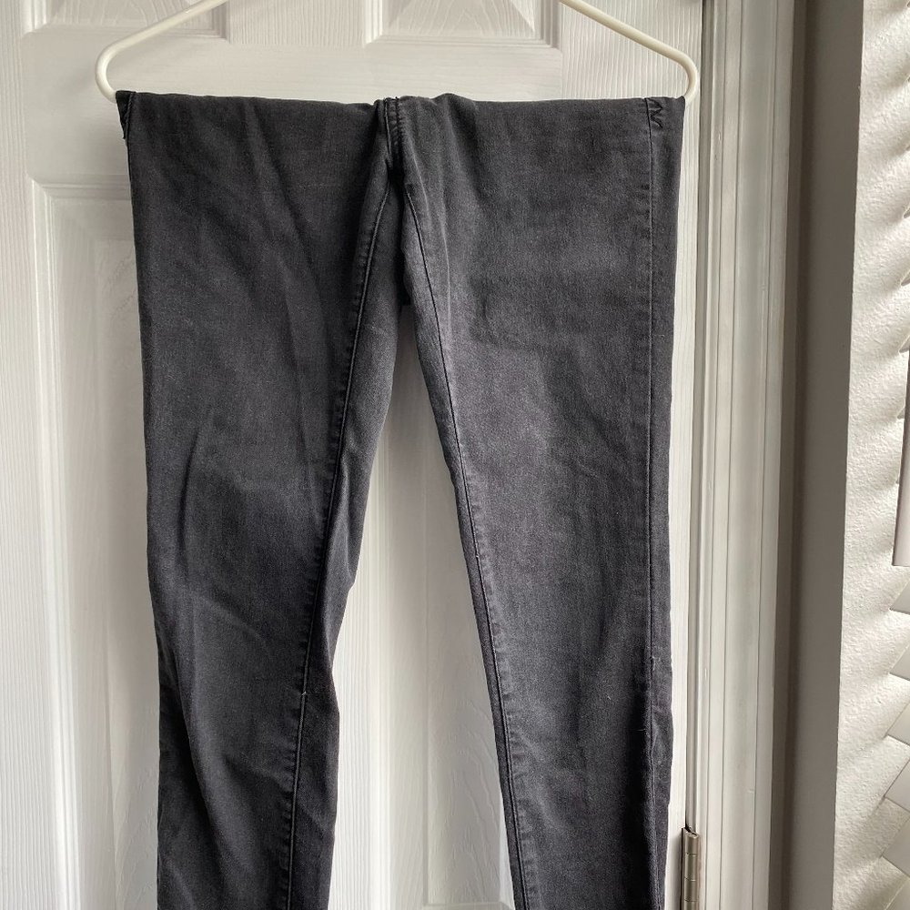 Mossimo skinny jeans in distressed black